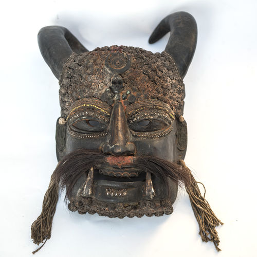 Gehörnter Bheirav Maske, geweiht, mit Yakhaar verziert, Nepal